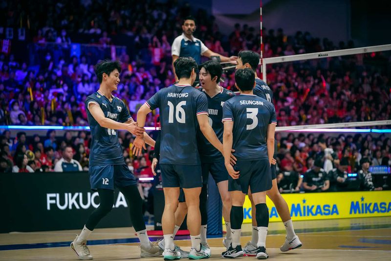 일본에 세트 점수 0-3으로 완패하며 아시아선수권대회 결승 진출에 실패한 한국 남자 배구 대표팀.뉴시스