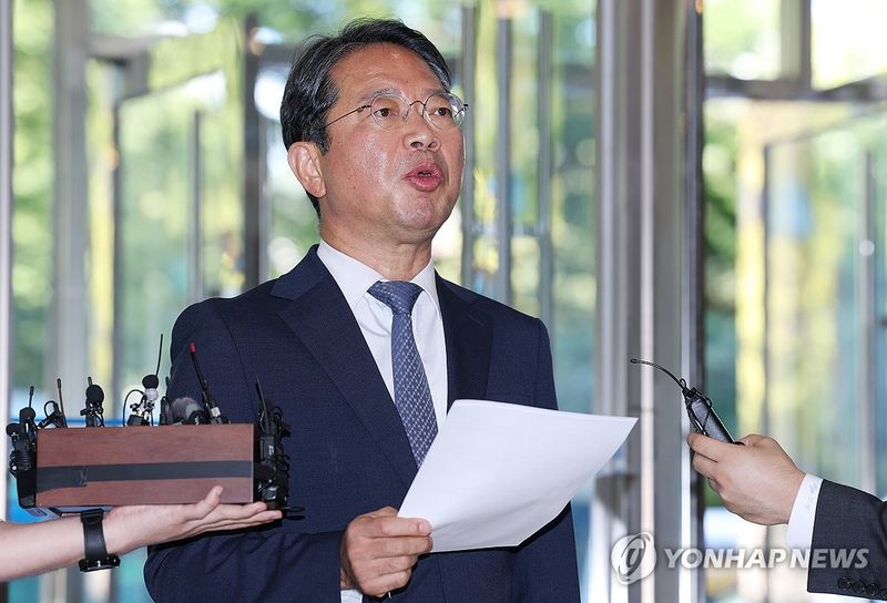 질문 답하는 법무장관 후보자 (출처=연합뉴스)