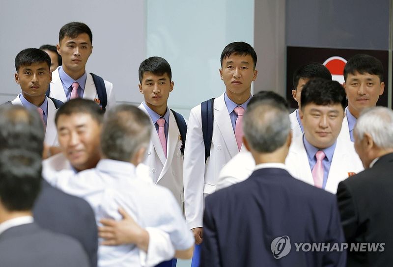 북한 아시안게임 선수단, 일본 도착.연합뉴스