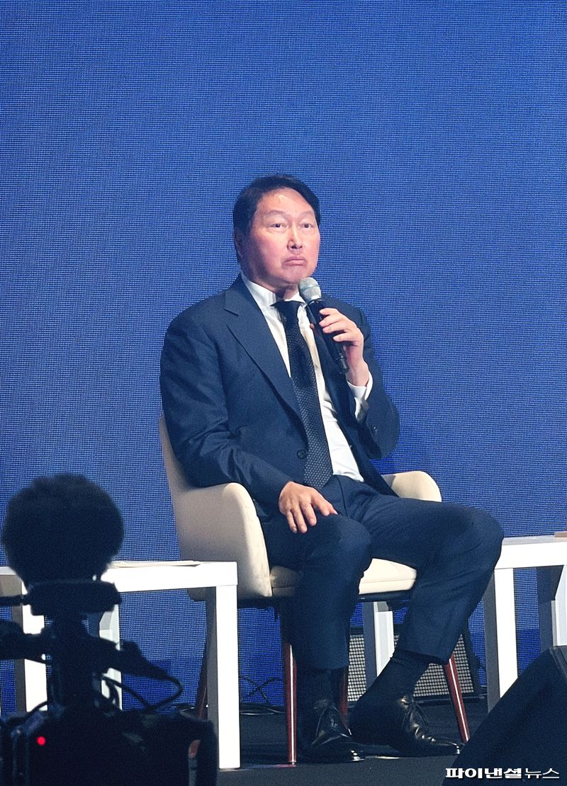 최태원 SK그룹 회장이 지난 11일 울산 울주군 울산전시컨벤션센터(UECO)에서 열린 ‘2026 울산포럼’에서 발언하고 있다. 사진=김미희 기자