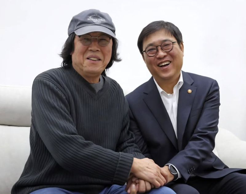 이창동 감독(왼쪽)과 최휘영 문화체육관광부 장관. 출처=최휘영 장관 인스타그램