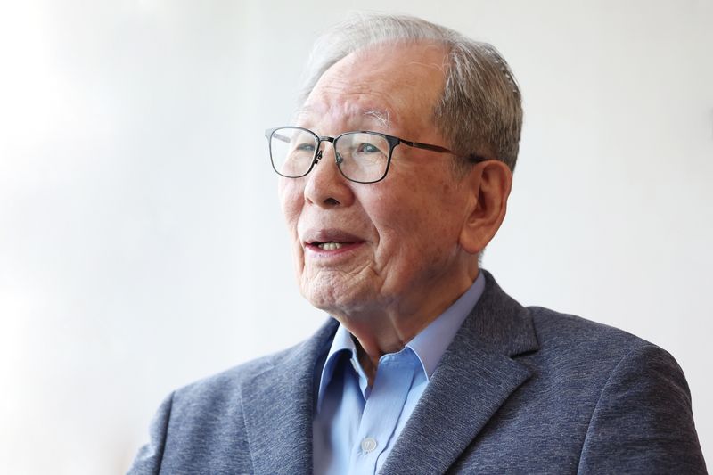 인터뷰하는 유민영 교수 (출처=연합뉴스)