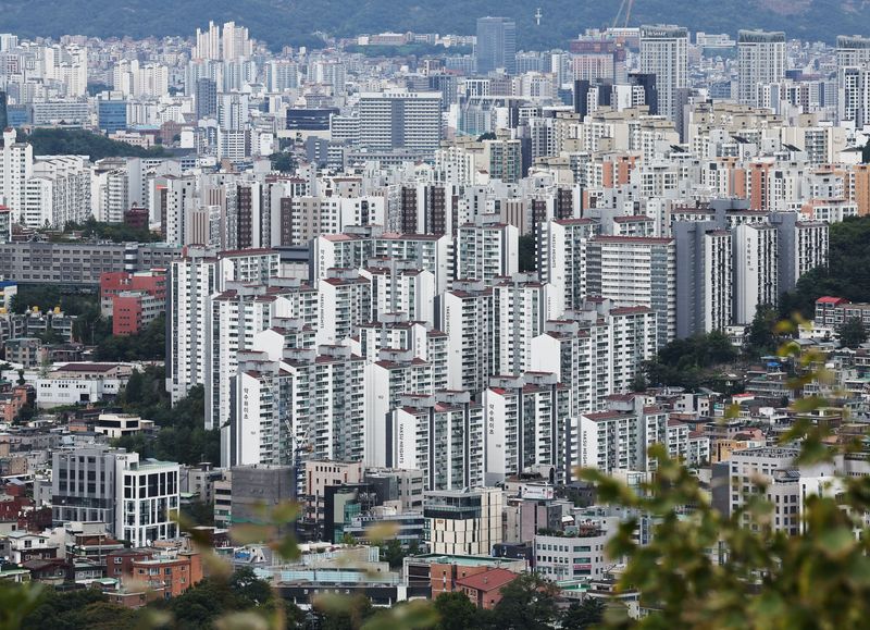 서울 남산 전망대에서 바라본 아파트 단지 모습. 뉴스1