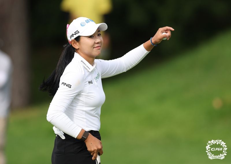 우승을 확정하고 미소짓는 박보겸. KLPGA 제공