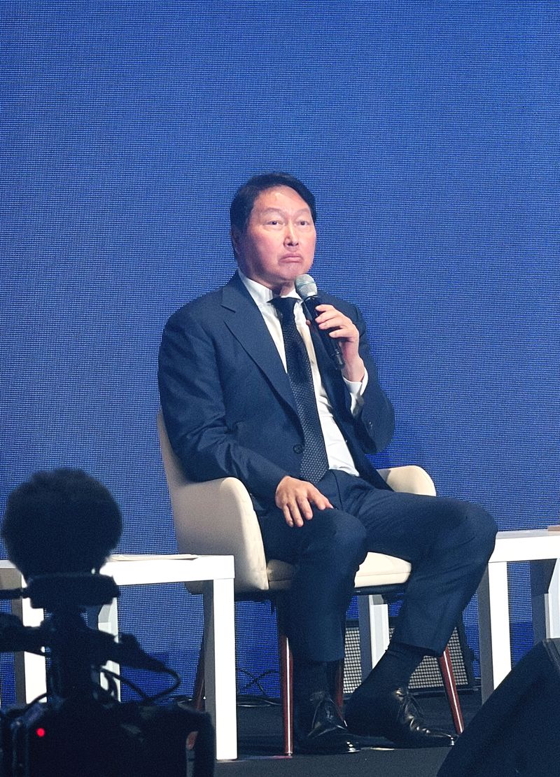 최태원 SK그룹 회장이 지난 11일 울산 울주군 울산전시컨벤션센터(UECO)에서 열린 '2026 울산포럼'에서 발언하고 있다. 사진=김미희 기자
