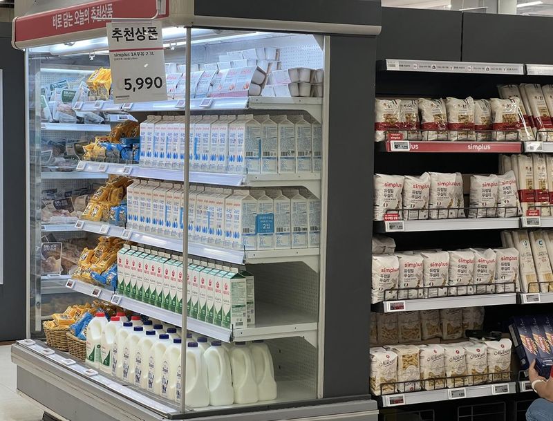 서울 영등포구 홈플러스 메가푸드마켓 매대에 상품들이 진열돼 있다.