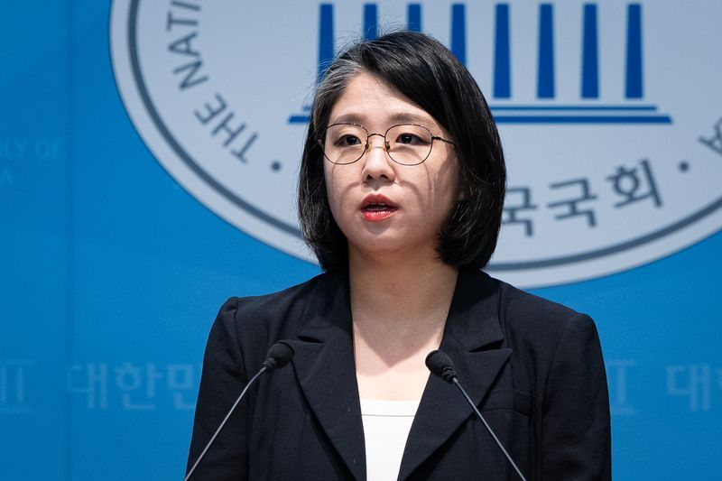 용혜인 성평등가족부 장관 후보자가 13일 서울 여의도 국회 소통관에서 장관 후보직 사퇴 기자회견을 하고 있다./사진=뉴스1