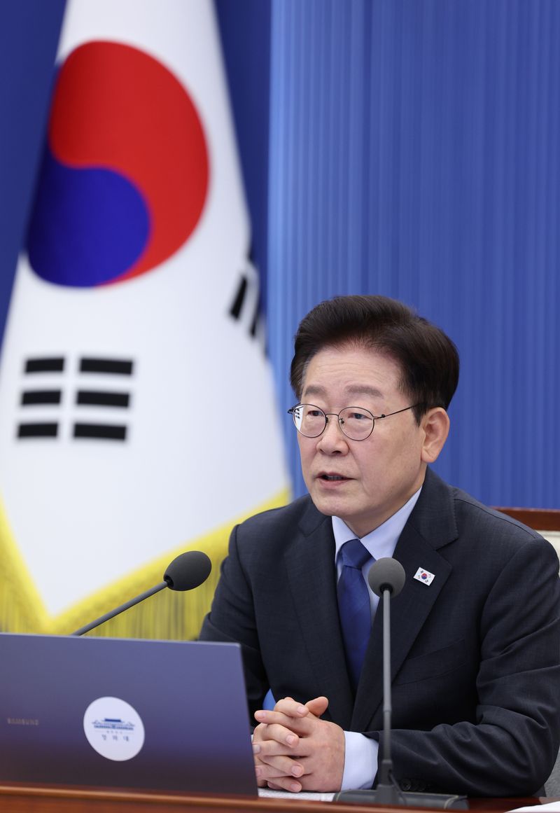 [서울=뉴시스] 김진아 기자= 이재명 대통령이 11일 청와대에서 열린 수석보좌관회의에서 발언하고 있다. 2026.09.11. bluesoda@newsis.com