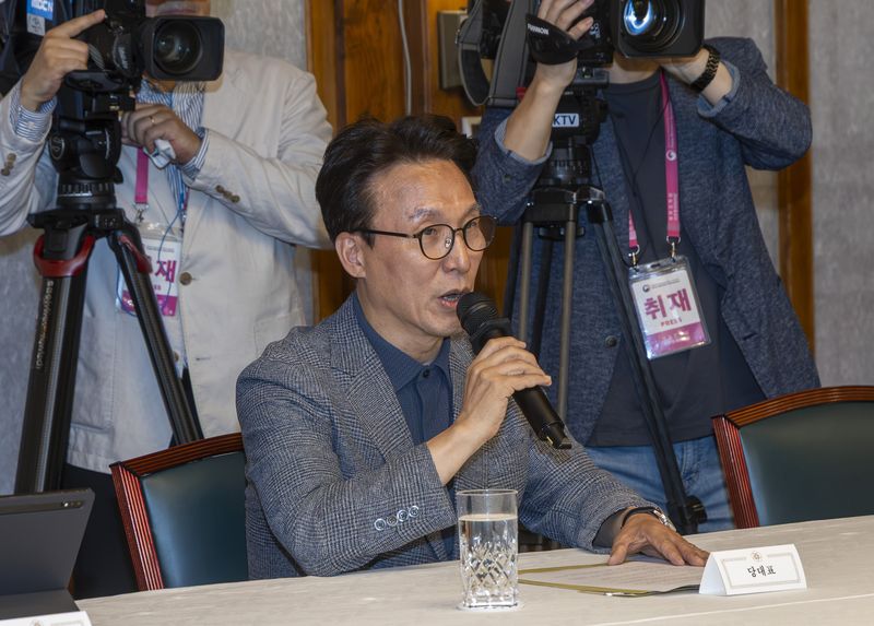 김민석 더불어민주당 대표가 지난 13일 서울 종로구 국무총리 서울공관에서 열린 제11차 고위당정협의회에서 모두발언을 하고 있다. 뉴스1
