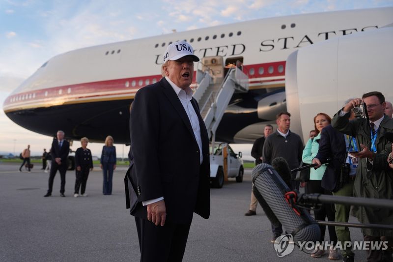 취재진과 문답하는 도널드 트럼프 미국 대통령. 사진=연합뉴스