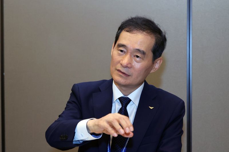 김범호 인천국제공항공사 사장직무대행이 지난 10일 인천 영종도 파라다이스시티 인천에서 열린 2026 세계항공컨퍼런스(WAC)에서 파이낸셜뉴스와 인터뷰를 하며 '국제여객 세계 1위 수성'에 대한 의지를 밝히고 있다. 사진=서동일 기자