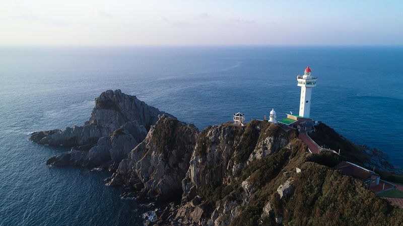 여수시는 행정안전부의 '제1차 국토외곽 먼섬 종합발전계획(2026~2030년)'에 삼산면 거문도 권역의 정주 여건 개선과 관광 활성화를 위한 10개 사업이 반영됐다고 14일 밝혔다. 사진은 거문도 모습. 여수시 제공