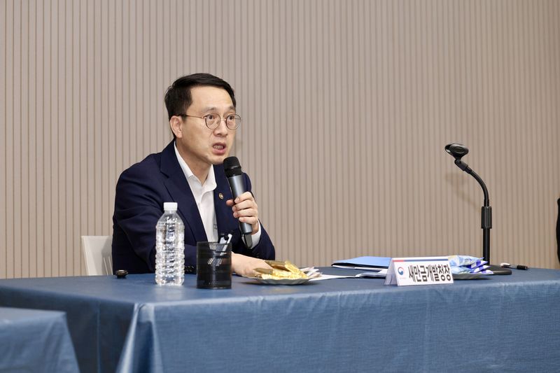 문성요 새만금개발청장이 지난 10일 새만금간척박물관에서 진행된 정책기자간담회에서 답변하고 있다. 사진=새만금개발청 제공