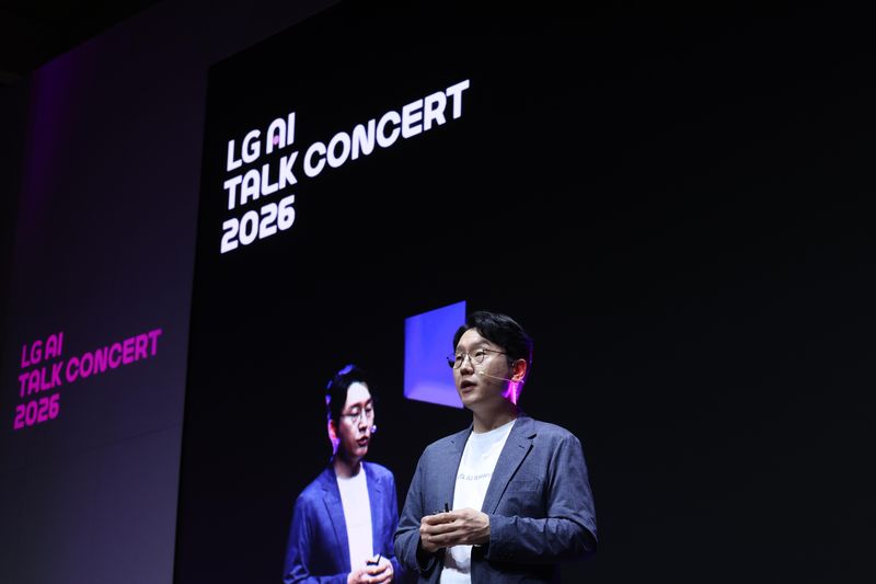 임우형 LG AI연구원 공동 연구원장이 14일 서울 강서구 마곡 LG사이언스파크 컨버전스홀에서 열린 'LG AI 토크 콘서트 2026'에서 기조연설을 하고 있다. LG AI연구원 제공