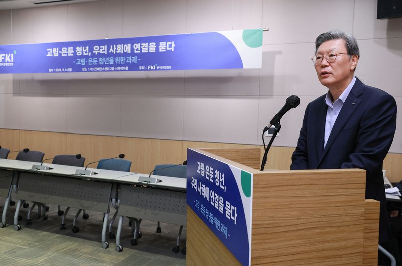 김창범 한국경제인협회 부회장이 14일 오후 서울 여의도 FKI타워 컨퍼런스센터에서 열린 '고립·은둔 청년을 위한 과제 세미나'에서 인사말을 하고 있다. 한경협 제공