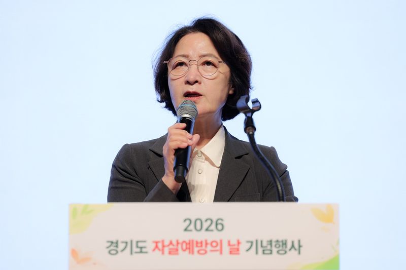 추미애 경기도지사가 14일 도청 다산홀에서 열린 '2026년 자살예방의 날 행사'에 참석해 '생명안전 100·10·1'을 공식 선포하고 있다. 경기도 제공