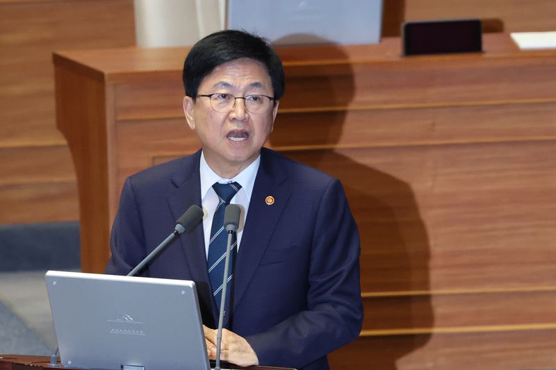 최교진 교육부 장관이 14일 서울 여의도 국회에서 열린 제439회국회(정기회) 8차 본회의 대정부질문에서 교육·사회·문화에 관한 질문에 답변하고 있다. 2026.9.14 ⓒ 뉴스1 신웅수 기자 /사진=뉴스1