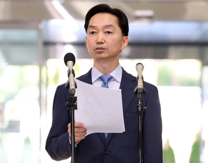 [서울=뉴시스] 이영환 기자 = 김지용 중대범죄수사청장 후보자가 14일 오후 서울 종로구 정부서울청사 창성동 별관에서 최근 현안 관련 입장 표명을 하고 있다. 2026.09.14. 20hwan@newsis.com