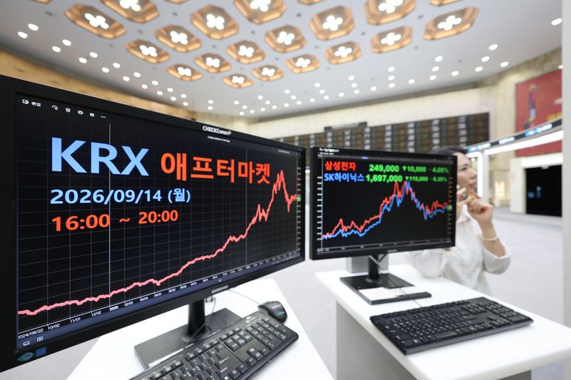 한국거래소 에프터마켓 개장 14일 서울 여의도 한국거래소(KRX)에 애프터마켓이 개장돼 있다. 한국거래소는 이날부터 오후 4시부터 8시까지 코스피·코스닥 시장을 대상으로 애프터마켓을 운영한다. 연합뉴스