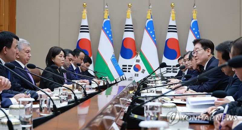 李대통령 "우즈베크, 소중한 친구…공동번영&middot;평화 향해 도약"