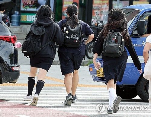 하교하는 학생들. (출처=연합뉴스)