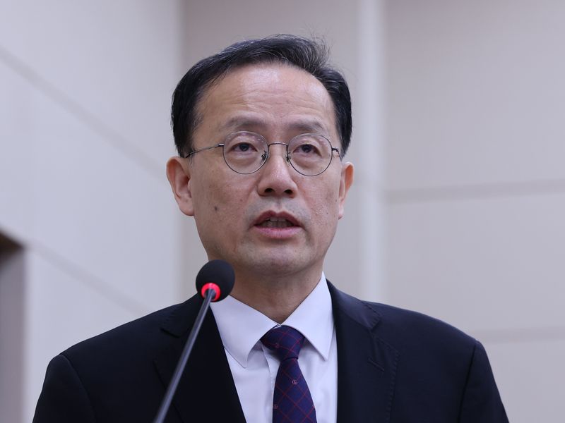 이형일 경제부총리 겸 재정경제부 장관 후보자가 15일 서울 여의도 국회 재정경제기획위원회에서 열린 인사청문회에서 모두발언을 하고 있다. 뉴스1