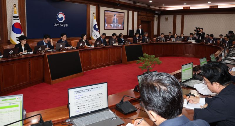 한성숙 국무총리가 15일 서울 종로구 정부서울청사에서 열린 국무회의를 주재하고 있다. 2026.9.15 ⓒ 뉴스1 이종덕 기자