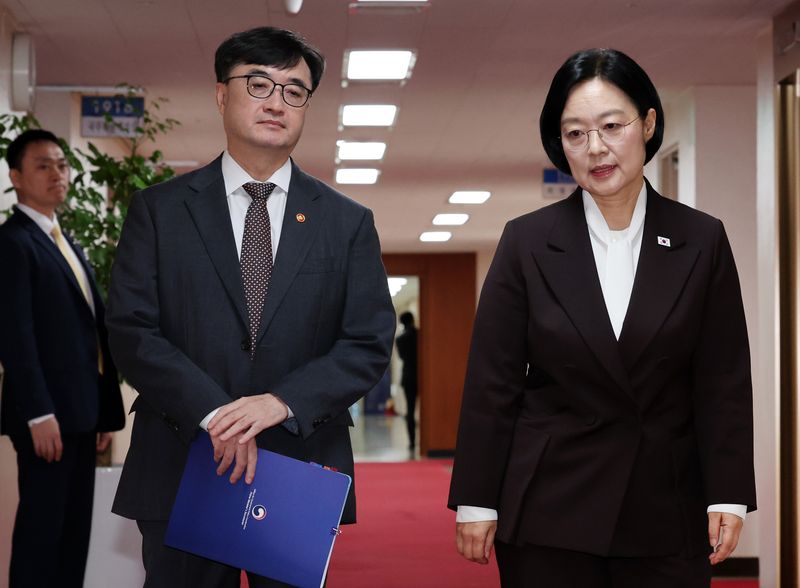한성숙 국무총리가 15일 서울 종로구 정부서울청사에서 열린 국무회의에 입장하고 있다. 2026.9.15 ⓒ 뉴스1 이종덕 기자