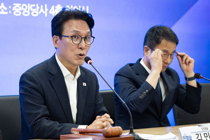 김민석 더불어민주당 대표가 15일 서울 여의도 중앙당사에서 열린 제1차 시·도당위원장연석회의에서 발언하고 있다. 뉴스1