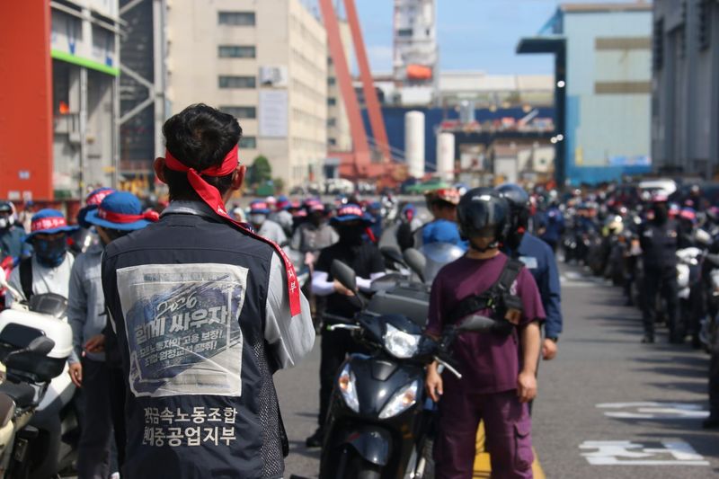 HD현대중공업 노동자들이 파업에 참여하고 있다.뉴스1