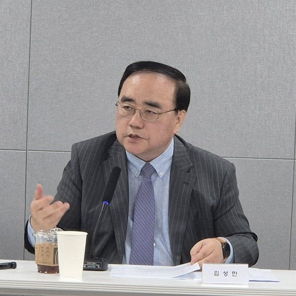 [서울=뉴시스] 김성한 전 대통령실 국가안보실장이 15일 한미우호협회 주최 광화문열린포럼에서 주제 발표를 하고 있다.2026.09.15. *재판매 및 DB 금지