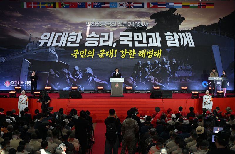 박찬대 인천시장이 15일 상상플랫폼에서 열린 '제76주년 인천상륙작전 전승기념행사'에서 기념사를 하고 있다. 인천시 제공.