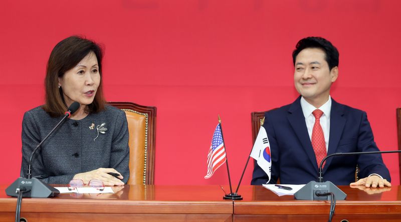 미셸 스틸 주한미국대사가 15일 서울 여의도 국회를 찾아 장동혁 국민의힘 대표를 예방, 인사말을 하고 있다. 뉴스1