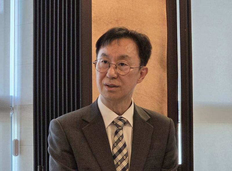 임재만 국토연구원장이 15일 기자간담회에서 설명하고 있다. 사진=연합뉴스
