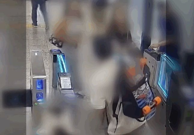 서울 지하철에서 부정승차를 하다가 적발된 외국인 관광객들이 도리어 인종차별을 당했다며 왜곡 영상을 올린 사실이 알려졌다. 사진=JTBC 유튜브 채널 갈무리
