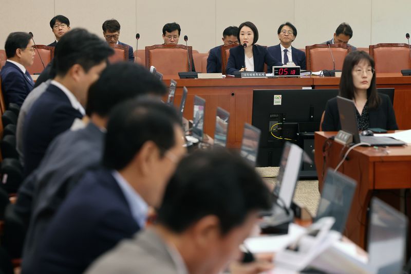 이소영 청문회…野 "변호사 출신, 현장 몰라" 與 "삶으로 겪었다"(종합)