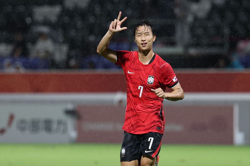 15일 오후 일본 나고야 미즈호 파크 럭비 필드에서 열린 2026 아이치·나고야 아시안게임 남자축구 D조 예선 대한민국과 카타르의 경기, 엄지성이 세 번째 골을 넣고 세리머니를 하고 있다.뉴스1
