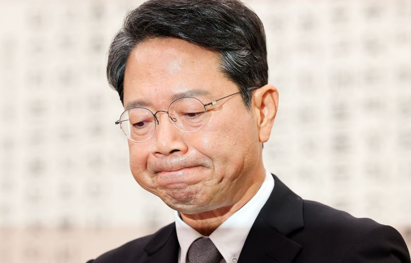 김승원 법무부 장관 후보자가 15일 서울 여의도 국회에서 열린 제439회 국회 법제사법위원회 국무위원후보자 인사청문회에 출석해 생각에 잠겨 있다. /사진=뉴시스