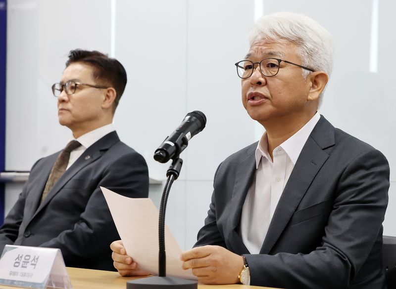 성윤석 유웨이어플라이 대표가 14일 서울 금천구 한국대학교육협의회에서 2027학년도 대학 수시모집 원서 접수 시스템 장애 발생 관련 입장을 밝히고 있다. 2026.9.14 ⓒ 뉴스1 김진환 기자