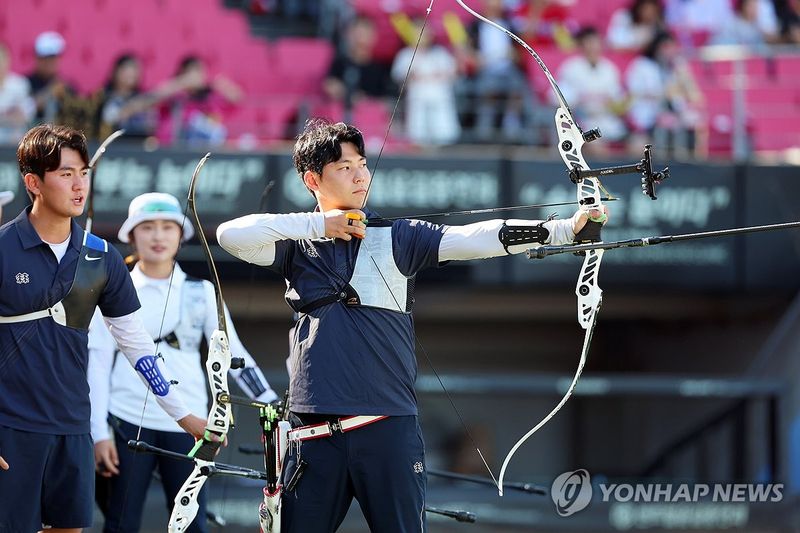 양궁 국가대표 이우석, 소음 및 관중 적응훈련 (출처=연합뉴스)