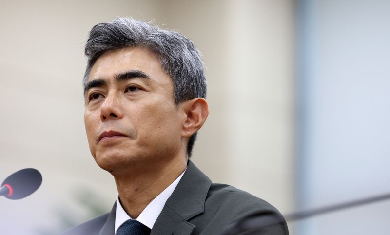 강신철 국방부 장관 후보자가 16일 서울 여의도 국회 국방위원회에서 열린 인사청문회에서 의원 질의를 듣고 있다. 뉴시스