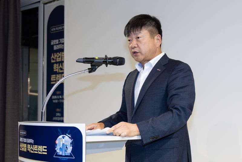 장석민 한국무역협회 전무가 16일 서울 강남구 삼성동 코엑스 스타트업브랜치에서 열린 '제1회 KITA 혁신포럼'에서 인사말을 하고 있다. 한국무역협회 제공
