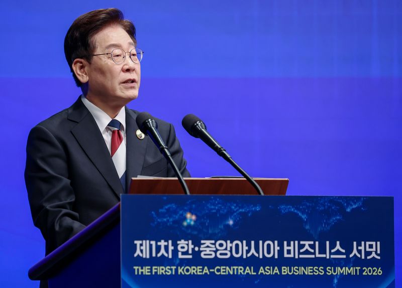 이재명 대통령이 지난 16일 서울의 한 호텔에서 열린 제1회 한·중앙아시아 비즈니스 서밋에서 연설하고 있다. 연합뉴스