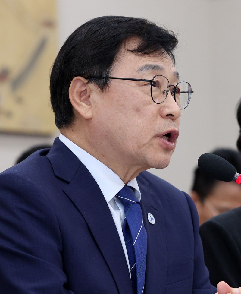 [서울=뉴시스] 고범준 기자 = 정근식 서울시교육감이 16일 서울 여의도 국회에서 열린 교육위원회 전체회의 지방교육재정교부금법 일부개정법률안 공청회에서 의원 질의에 답변하고 있다. 2026.09.16. bjko@newsis.com <저작권자ⓒ 공감언론 뉴시스통신사. 무단전재-재배포 금지.> /사진=뉴시스화상