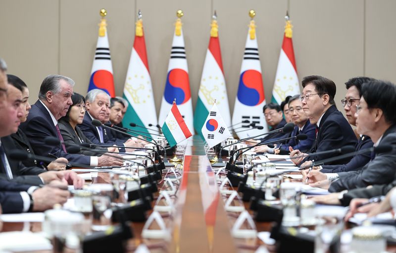 에모말리 라흐몬 타지키스탄 대통령이 16일 청와대에서 열린 이재명 대통령과의 정상회담에서 발언하고 있다. (청와대통신사진기자단) 2026.9.16 ⓒ 뉴스1 이재명 기자