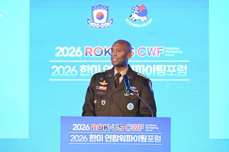 16일 국방컨벤션에서 열린 2026 한미 연합워파이팅 포럼에서 브런슨 연합사령관이 기조연설을 하고 있다. 한미연합사 제공