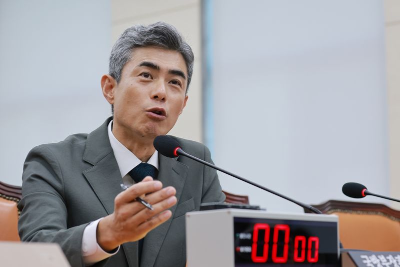 강신철 국방부 장관 후보자가 16일 국회 국방위원회에서 열린 인사청문회에서 국방위원 질의에 답하고 있다. 연합뉴스