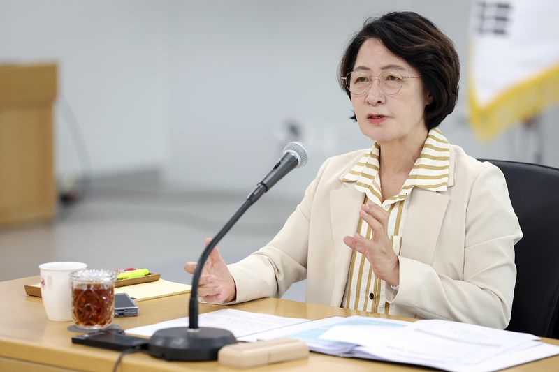 추미애 경기도지사가 16일 주간회의에서 발언하고 있다. 경기도 제공