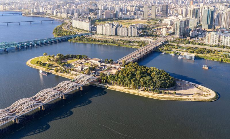 수변부를 새롭게 단장해 오는 18일 개방하는 노들섬 전경. 서울시 제공