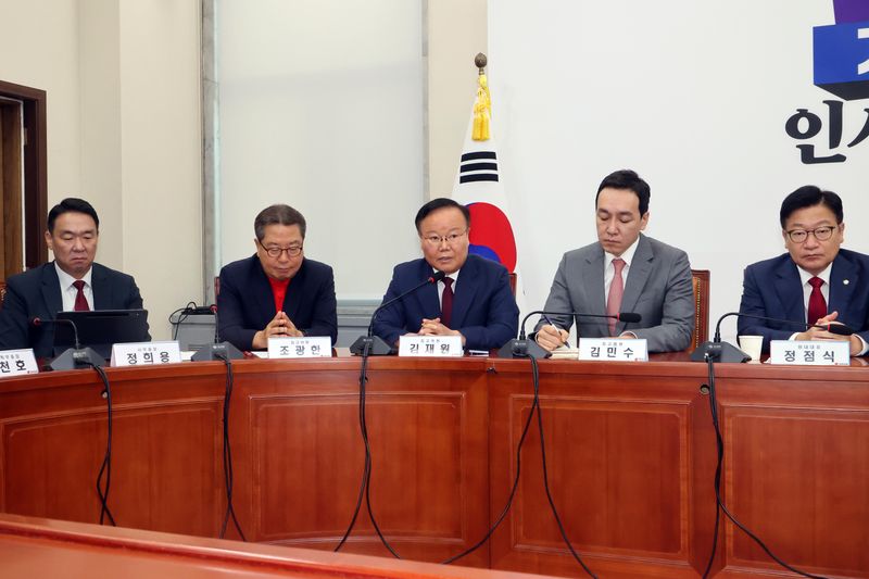 김재원 국민의힘 최고위원이 17일 서울 여의도 국회에서 열린 최고위원회의에서 모두 발언하고 있다. 사진=박범준 기자